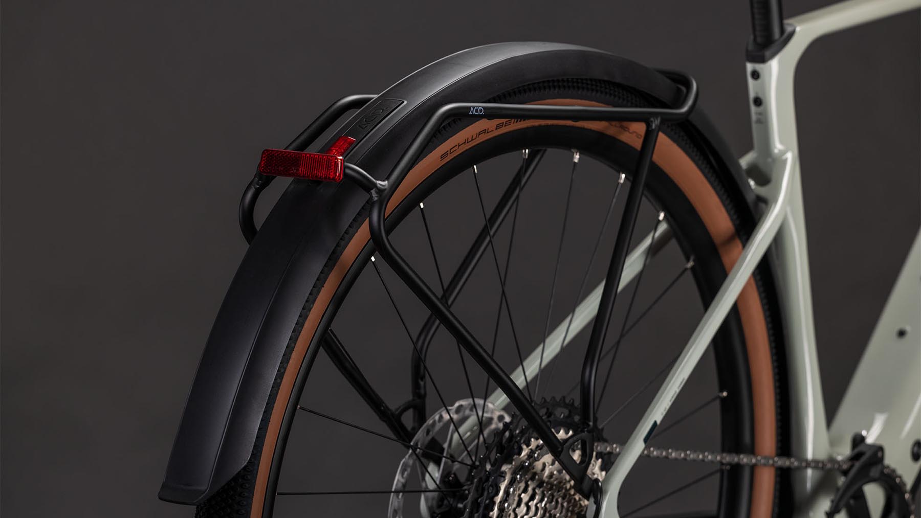 117210-Cube-Nuroad-Hybrid-C-62-Race-400X-FE-reedbeige-n-black-2026-EBike-Gravel-Bike-02