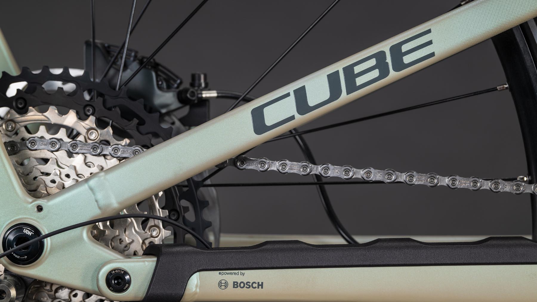 1113610-Cube-Kathmandu-Hybrid-ONE11-HPC-SLT-800-glintsand-n-oatgrey-2026-EBike-Trekkingrad-Herren-05