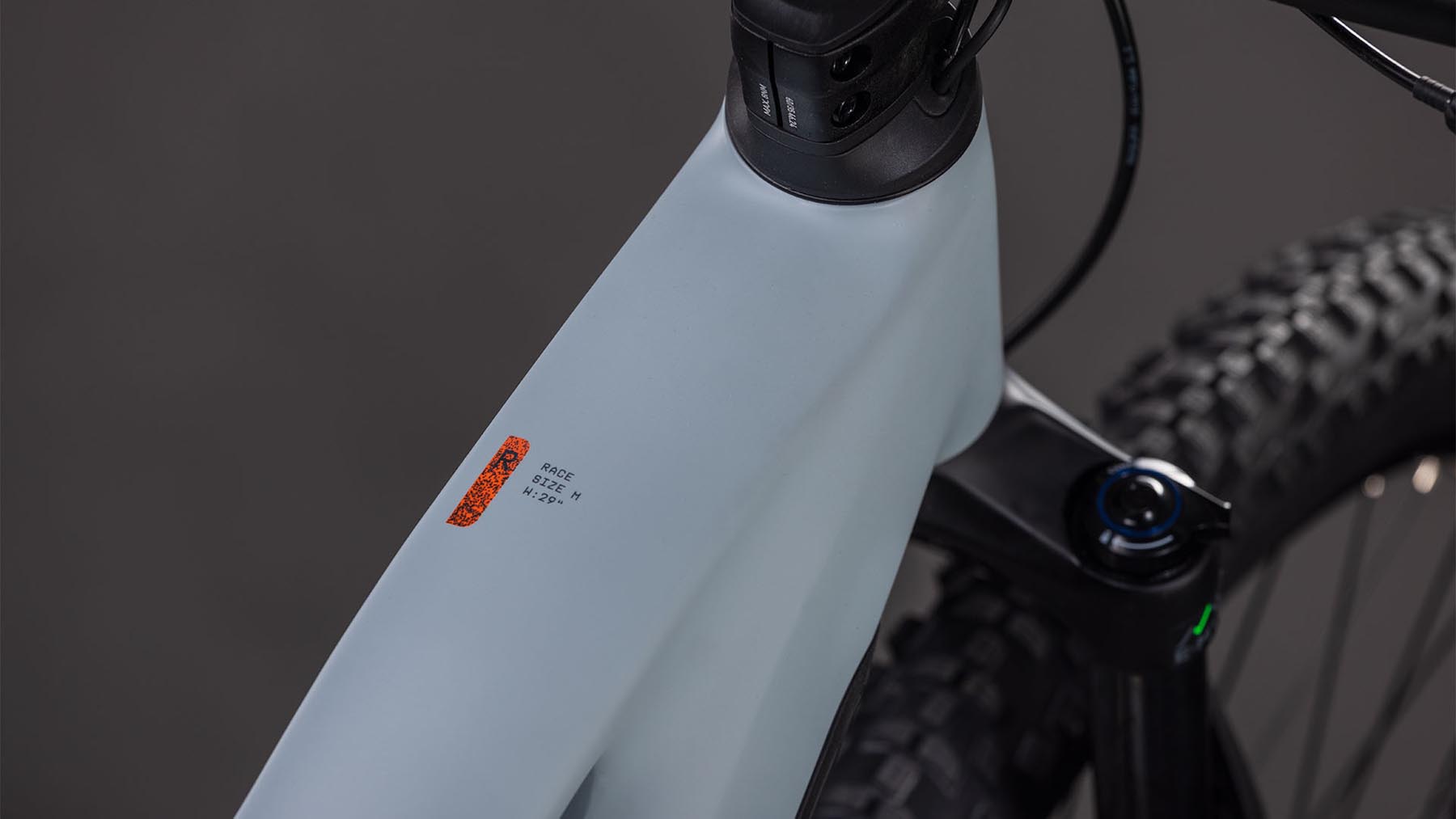 108400-Cube-Reaction-Hybrid-Race-800-vulcan-n-orange-2026-EBike-Hardtail-Mountainbike-01