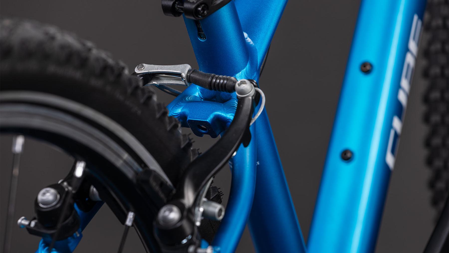 150700-Cube-Numove-240-topasblue-n-nebula-2026-Kinderrad-24-Zoll-03