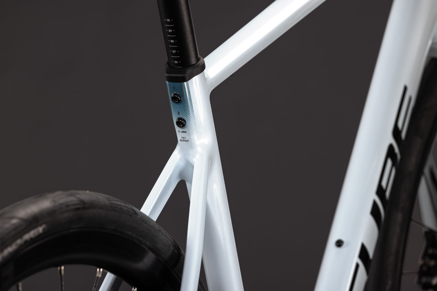 1130300-Cube-Attain-Race-glacier-n-black-2027-02