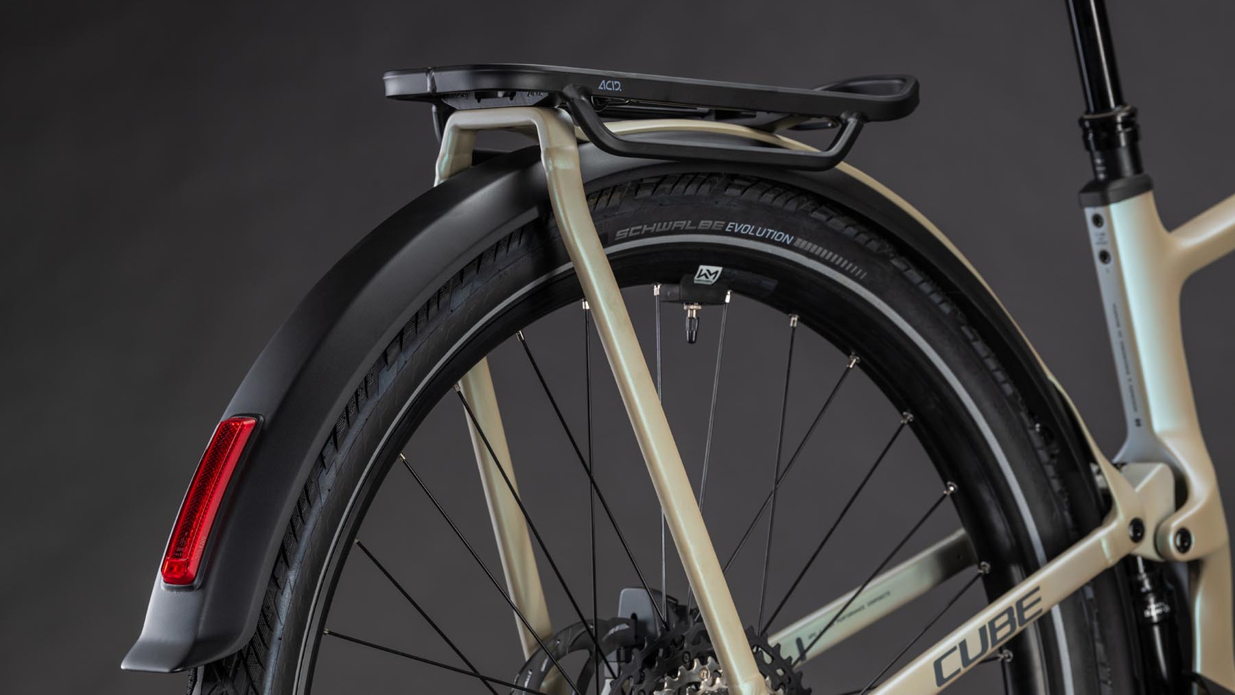 1113610-Cube-Kathmandu-Hybrid-ONE11-HPC-SLT-800-glintsand-n-oatgrey-2026-EBike-Trekkingrad-Herren-06