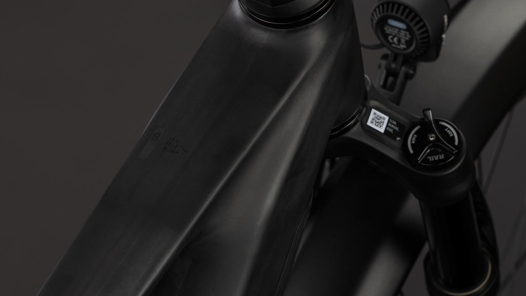 1113600-Cube-Kathmandu-Hybrid-ONE11-HPC-SLT-800-carbon-n-silverdust-2026-EBike-Trekkingrad-Herren-04